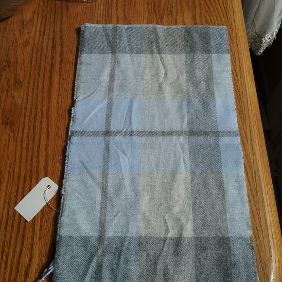 NWT Grey & Cornflower Blue Plaid Wool Blend Scarf - Picture 4 of 10